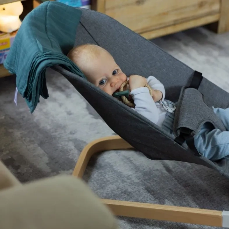 PETITE & MARS Calmy - leżaczek z funkcją kołysania | Grey