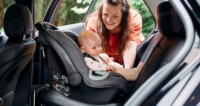 ABC DESIGN Tulip i-Size - fotelik samochodowy 0-13 kg + obrotowa baza Root | Black