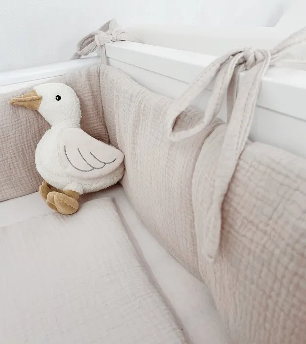 YOONCO - muślinowy ochraniacz na łóżeczko 180x28 cm | Beż