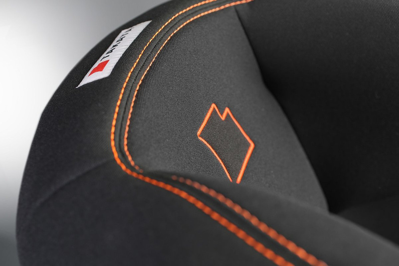 TAKATA Maxi - fotelik samochodowy 15-36 kg | Blackactive Silver