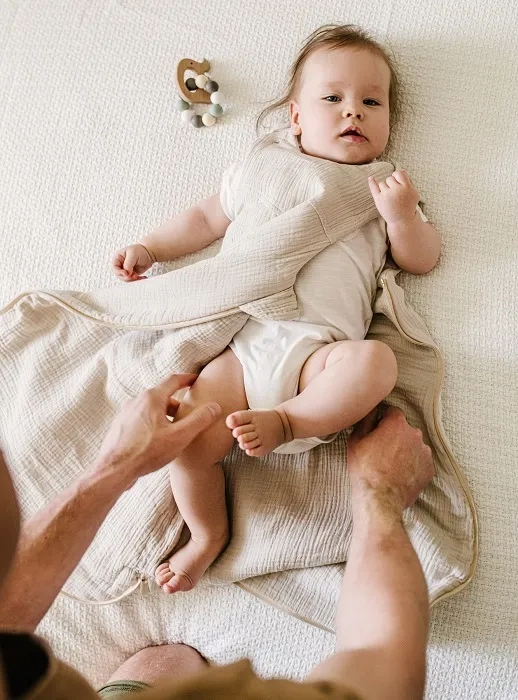 YOONCO - całoroczny, muślinowy śpiworek do spania dla niemowlaka | Beż