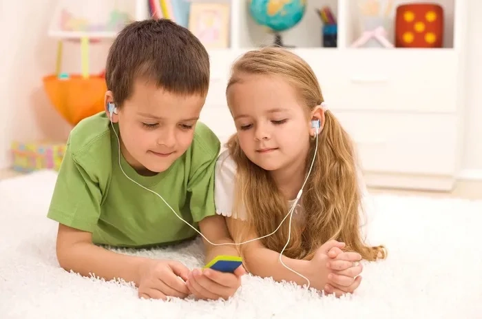 LENCO XEMIO-560BU - odtwarzacz MP3/MP4 z pamięcią 8GB | Niebieski