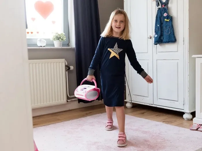 LENCO SCD-24PK Kids - przenośne radio FM z odtwarzaczem CD | Różowe