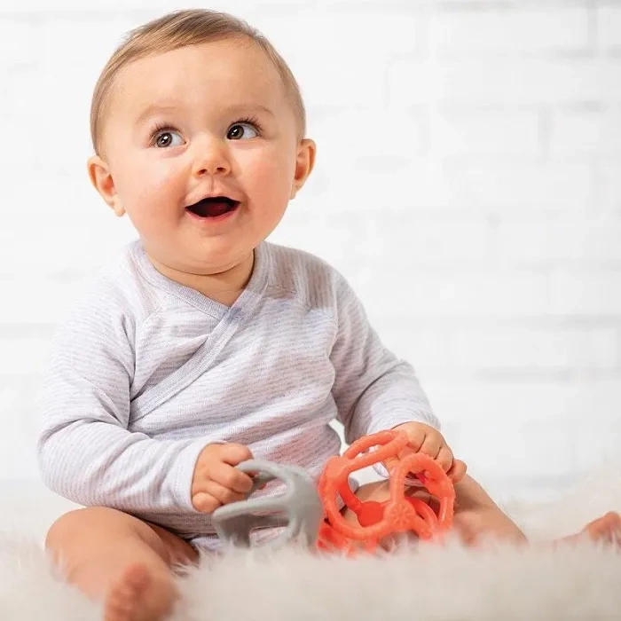 NATTOU - gryzak silikonowy kula 2w1 | Pomarańczowy