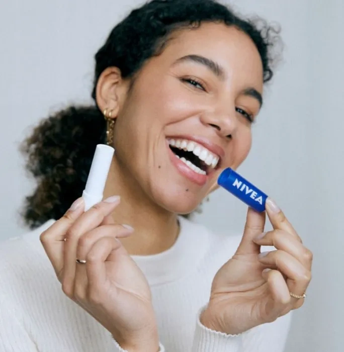 NIVEA - pielęgnująca pomadka do ust | Original