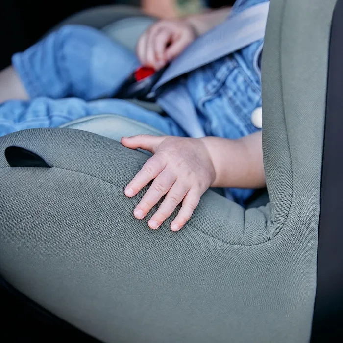 ABC DESIGN Lily i-Size - fotelik samochodowy 45-105 cm + obrotowa baza Root | Sage