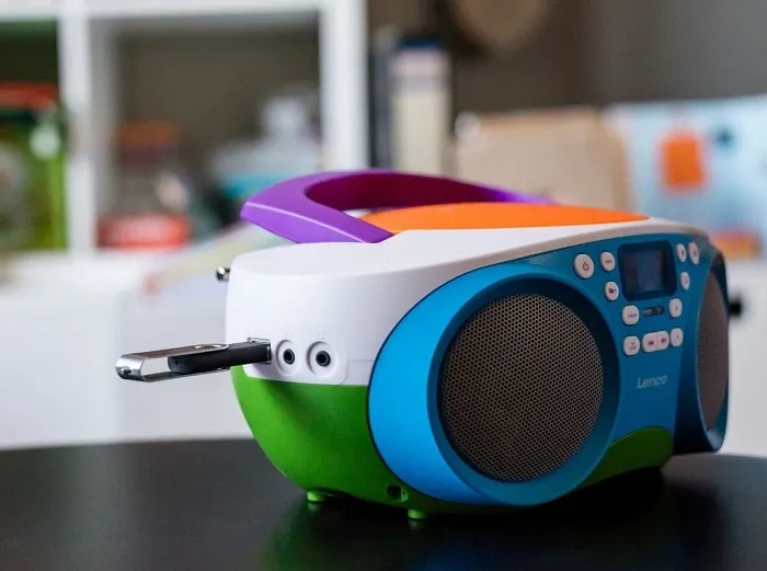 LENCO SCD-41 - przenośne radio FM z odtwarzaczem CD i USB