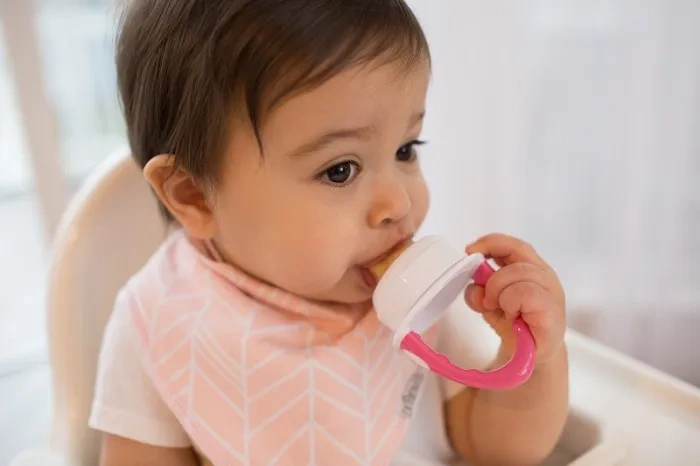 DR BROWN'S - silikonowy gryzak do podawania pokarmu | Różowy