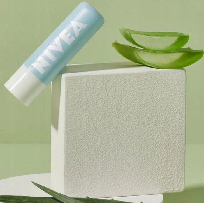 NIVEA - pielęgnująca pomadka do ust | Hydro Care