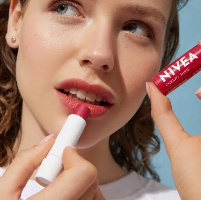 nivea pomadka shine delikatny kolor