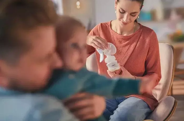 PHILIPS AVENT - laktator ręczny z butelką Natural 125 ml